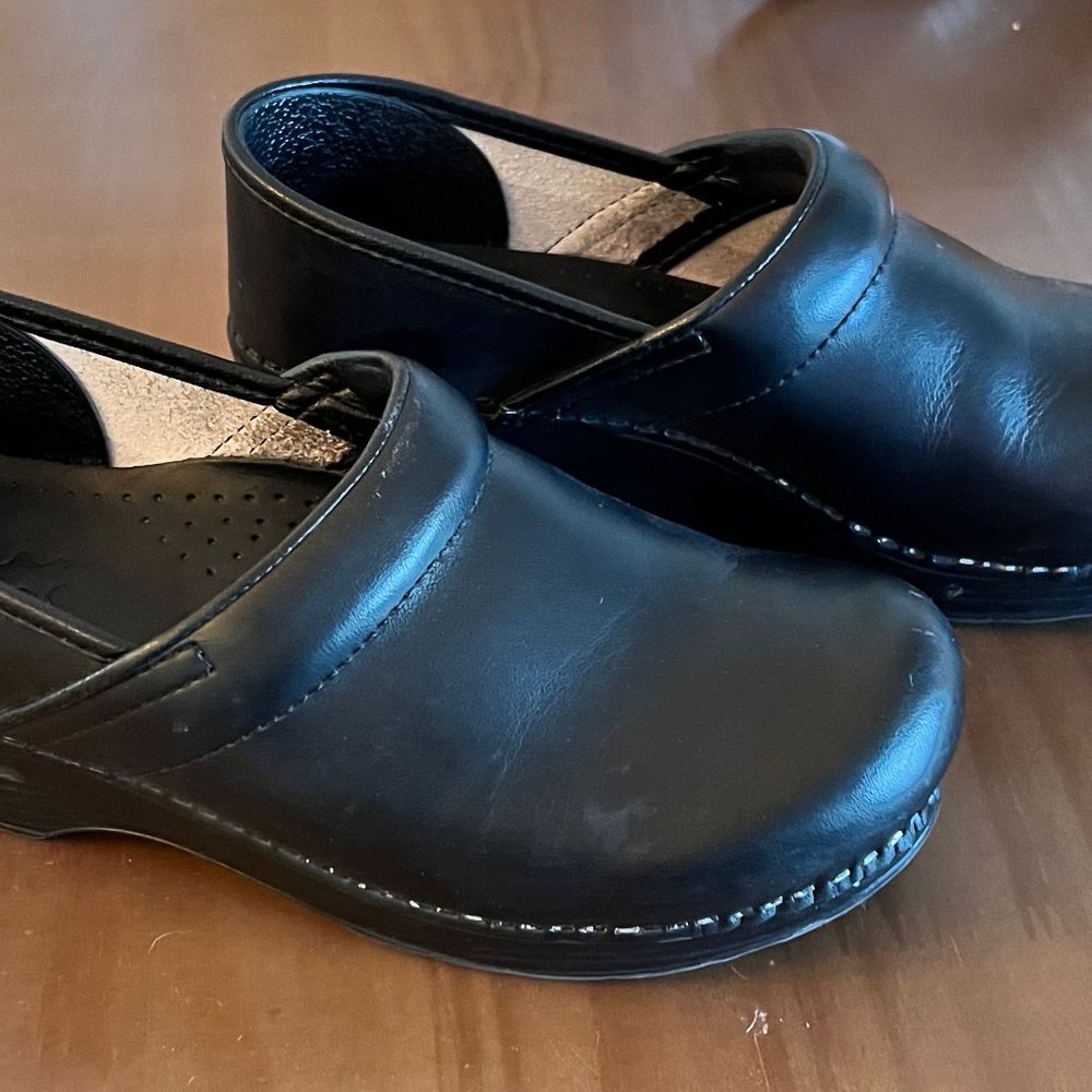 Black Dansko Shoes size 39